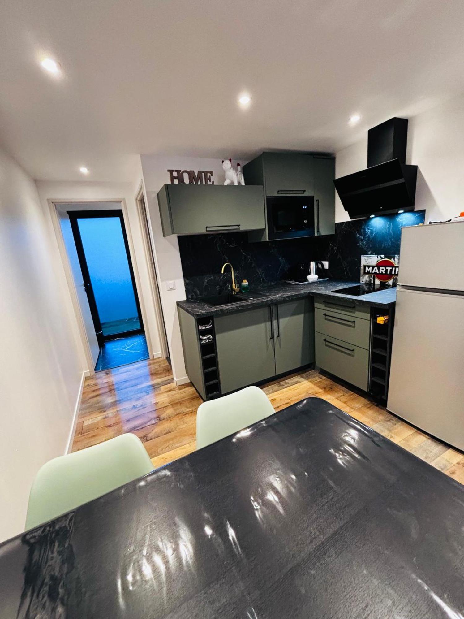 Logement Du Sud Avec Jacuzzi Sommieres Bagian luar foto