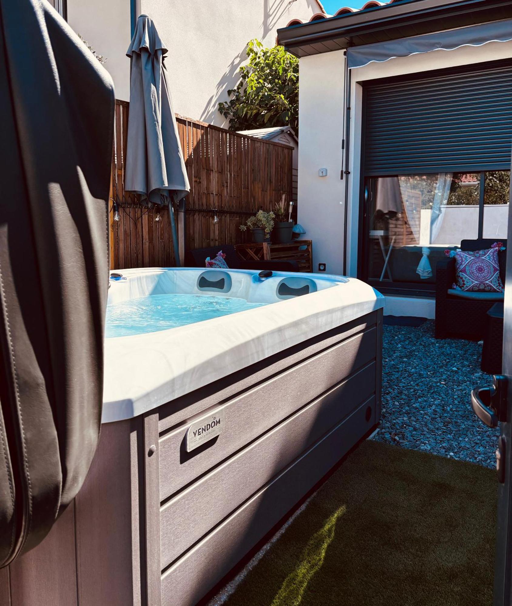 Logement Du Sud Avec Jacuzzi Sommieres Bagian luar foto
